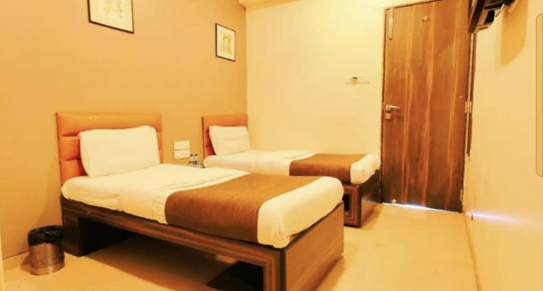 Hotel Amfahh Mumbai Bagian luar foto